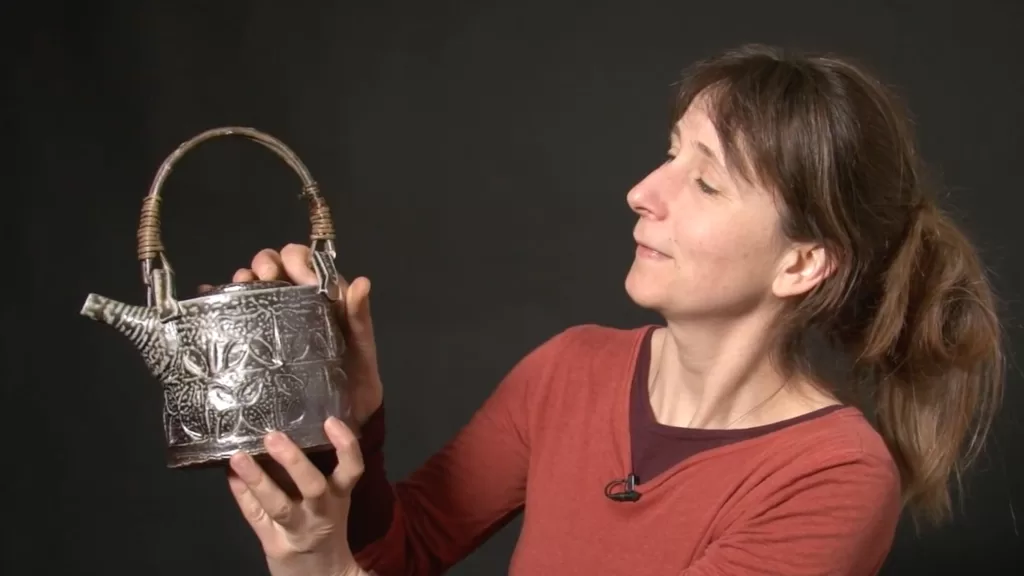 tp amh 3 Talking Pots | Anne Mette Hjortshøj | Oval Teapots Talking Pots | Anne Mette Hjortshøj