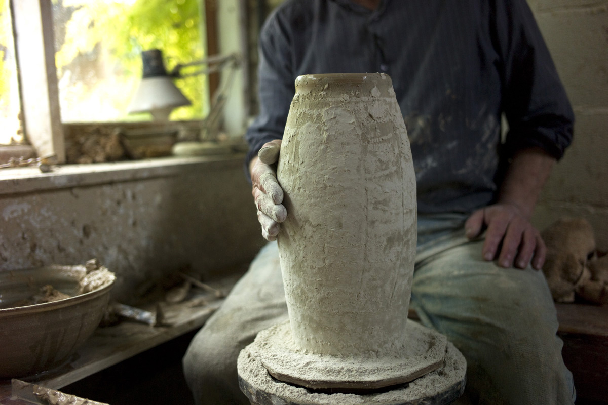 Mike-Dodd-Throwing-Vase