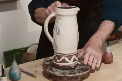 clive bowen decorating jug Watch